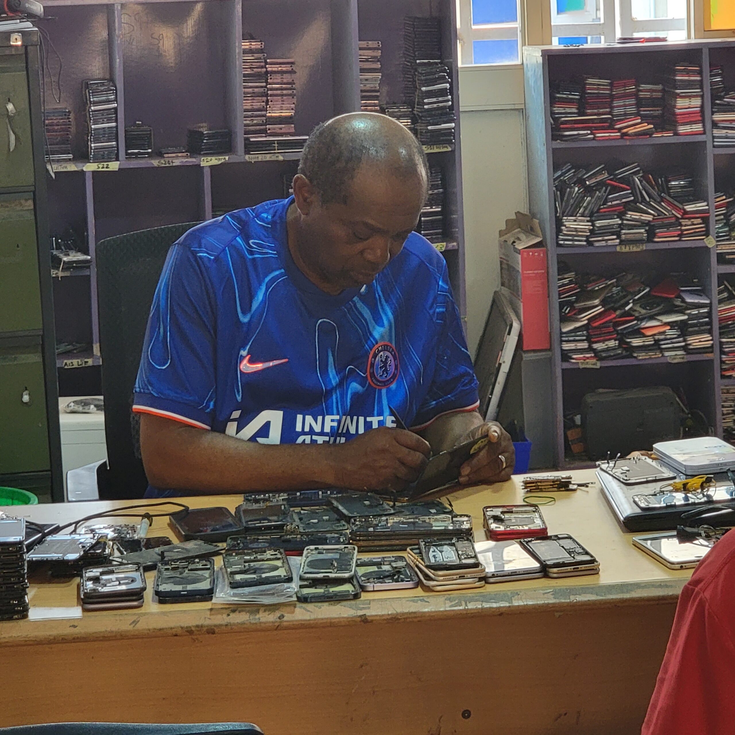 Screen Hunter Recycle team – Samsung and iPhone screen specialists in Nigeria Screen Hunter Recycle team - Samsung and iPhone screen specialists in Nigeria