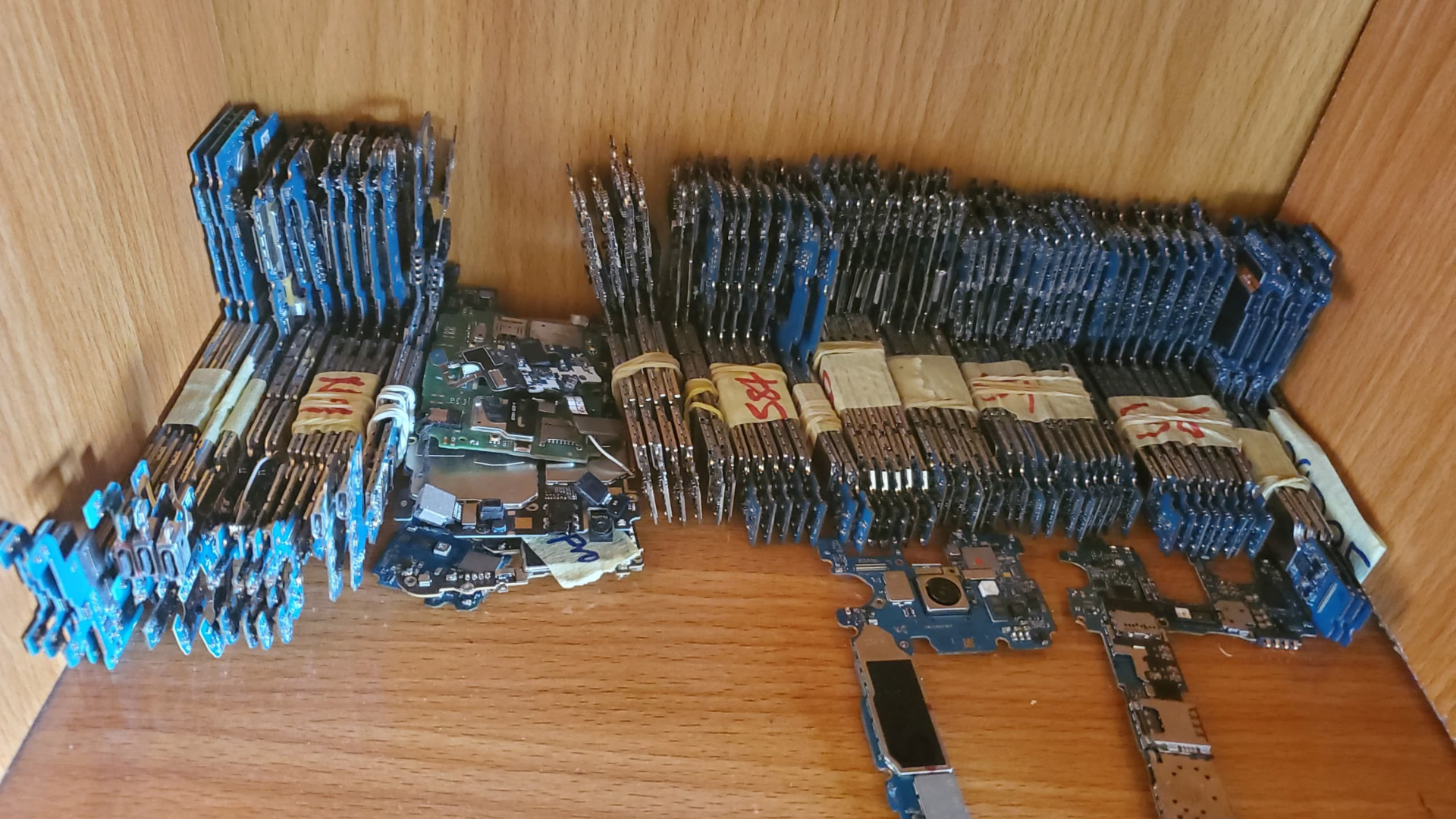 Verified Phone Panels & Motherboards in Bulk (3) Buy Verified Phone Panels & Motherboards in Bulk — Tested, Tracked, Ready to Ship Globally! | www.screenhunterrecycle.com